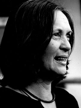 robyn_francis_profile_mono