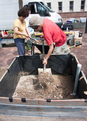 Green-Square-Growers-first-planter-box,-Victoria-Park-46