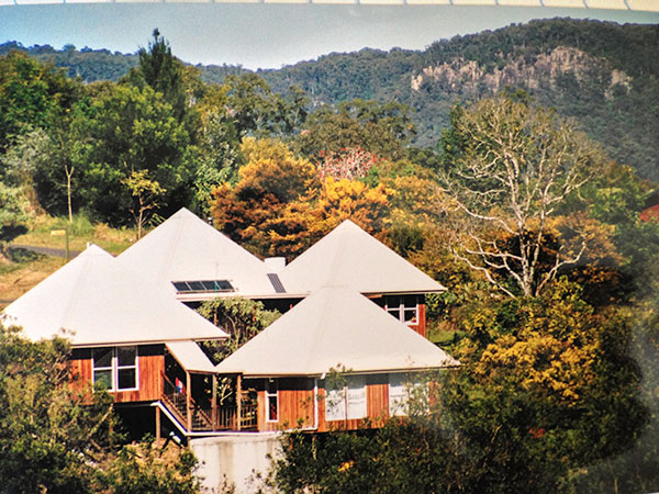 A home in Jalanbah village, Nimbin, northern NSW. Designed by permaculture educator, Robyn Francis, Jalanbah is an example of ecovillage design. The antecedents of today’s ecovillages in Australia were the intentional communities of the 1970s.